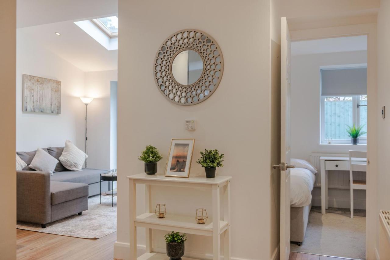 Three-Bedroom Bliss In London Town Exteriör bild