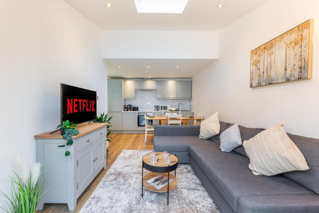 Three-Bedroom Bliss In London Town Exteriör bild